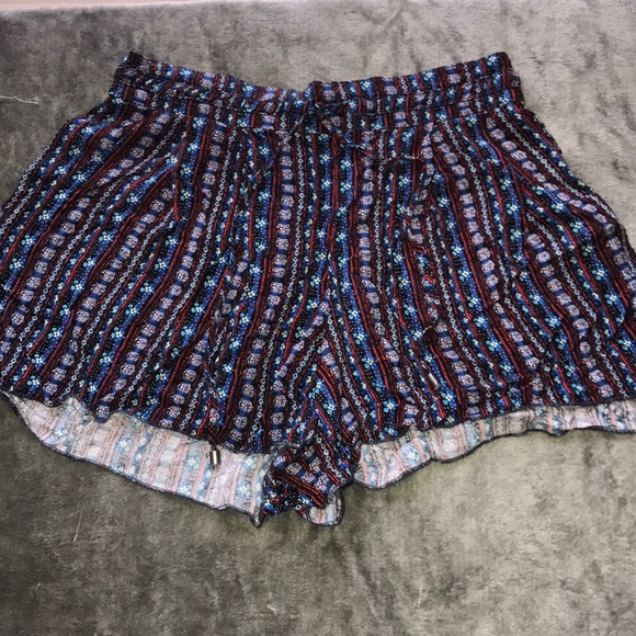 Hollister Pants - Patterned Cloth shorts